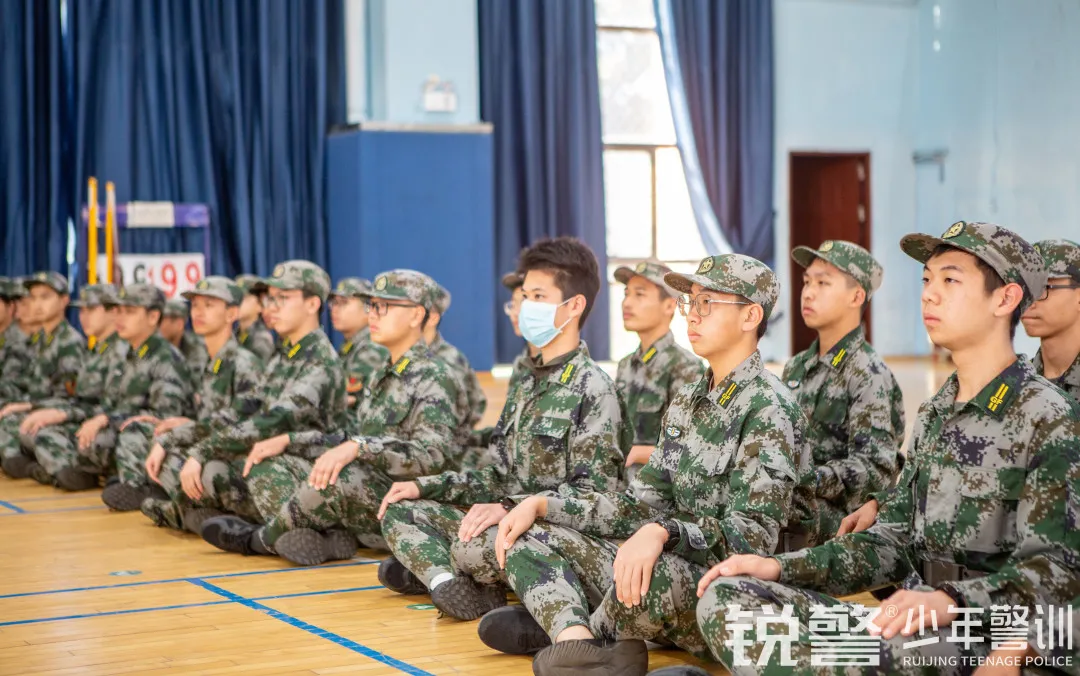 銳警少(shǎo)年(nián)警訓：學習(xí)防身(shēn)技(jì)能(néng) 提高(gāo)安全意識，廣大(dà)附中安全教育活動