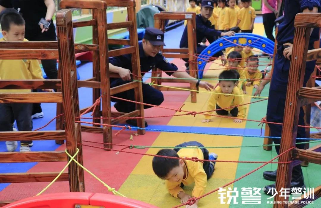 銳警少(shǎo)年(nián)警訓：防患未然 安全呵護——幼師(shī)二幼安全教育活動