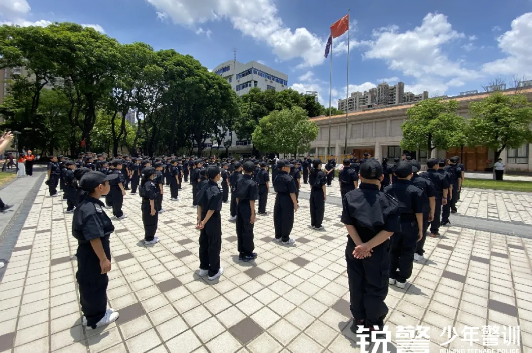 廣東(dōng)警官學院少(shǎo)年(nián)警訓提前營開(kāi)營：逆風(fēng)成長(cháng) 乘風(fēng)破浪