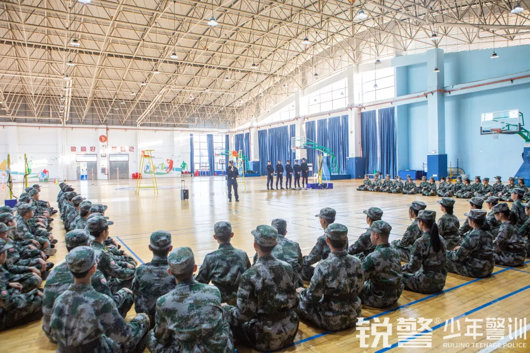 銳警少(shǎo)年(nián)警訓：學習(xí)防身(shēn)技(jì)能(néng) 提高(gāo)安全意識，廣大(dà)附中安全教育活動