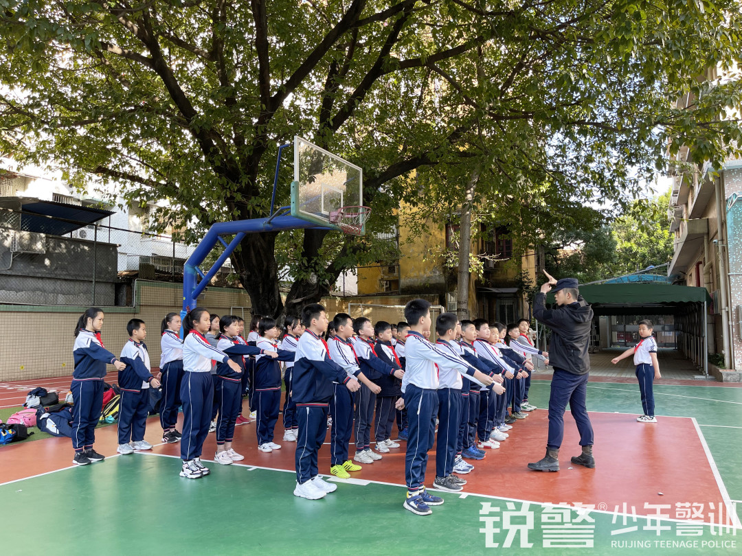 銳警少(shǎo)年(nián)警訓 踐行(xíng)“雙減”強體(tǐ)魄，海(hǎi)珠區(qū)前進路(lù)小(xiǎo)學素質拓展訓練