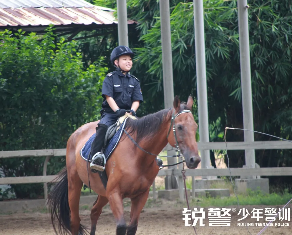 銳警少(shǎo)年(nián)警訓夏令營：雛鷹新飛(fēi)，溫室小(xiǎo)花(huā)蛻變之旅，成長(cháng)的(de)力量