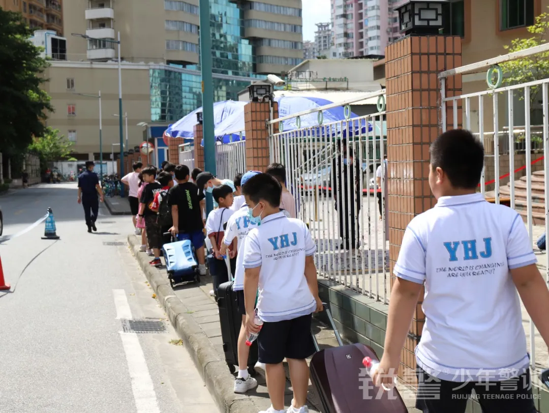 廣東(dōng)警官學院少(shǎo)年(nián)警訓提前營開(kāi)營：逆風(fēng)成長(cháng) 乘風(fēng)破浪