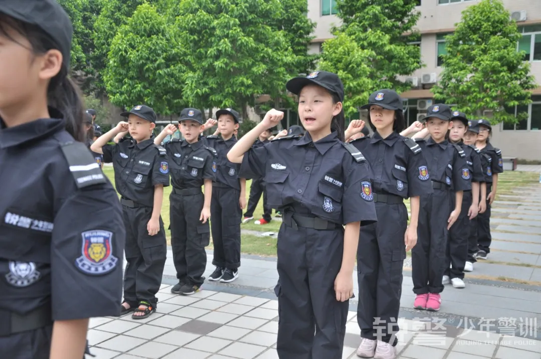 銳警少(shǎo)年(nián)警訓夏令營：揚帆起航，這(zhè)是(shì)一(yī)個(gè)嶄新的(de)開(kāi)始