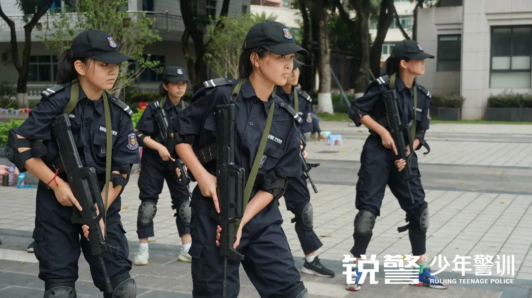 銳警少(shǎo)年(nián)警訓夏令營：成長(cháng)，就(jiù)是(shì)不(bù)斷突破自(zì)己