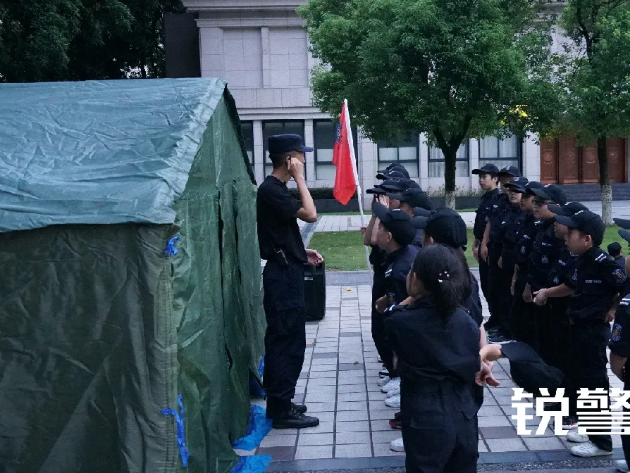 銳警少(shǎo)年(nián)警訓夏令營：雛鷹新飛(fēi)，溫室小(xiǎo)花(huā)蛻變之旅，成長(cháng)的(de)力量