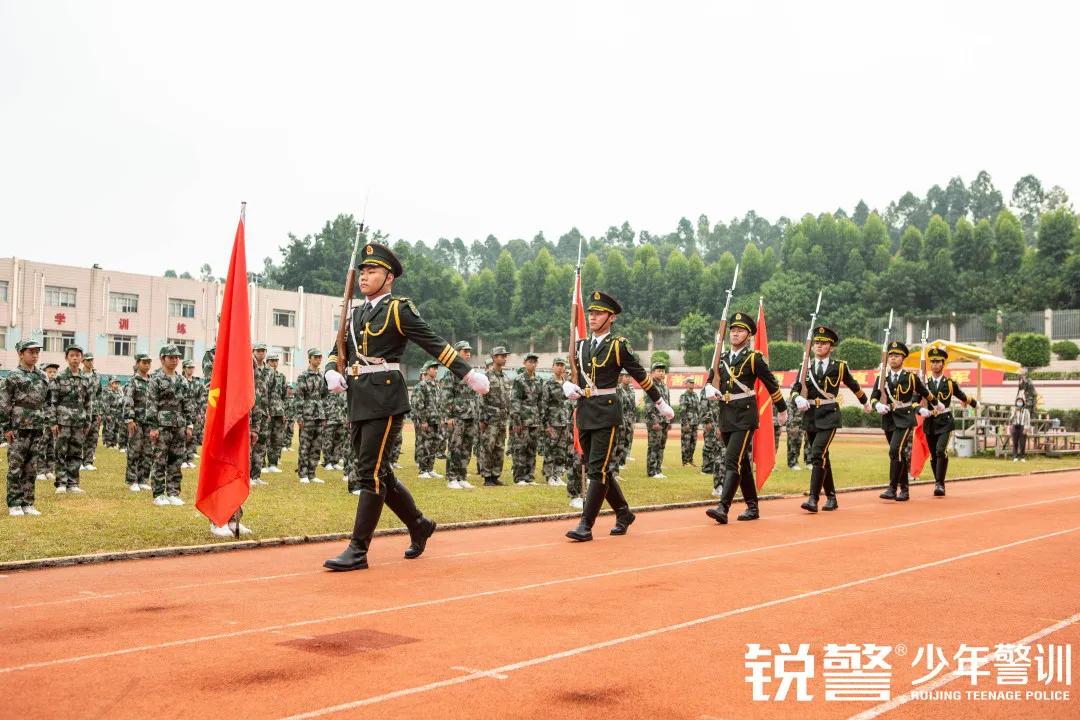 軍事(shì)素質拓展：一(yī)身(shēn)戎裝，乘風(fēng)破浪