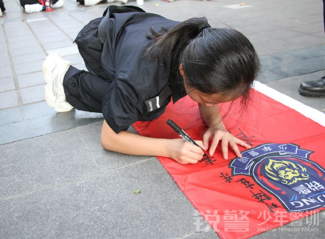 廣東(dōng)警官學院少(shǎo)年(nián)警訓提前營開(kāi)營：逆風(fēng)成長(cháng) 乘風(fēng)破浪