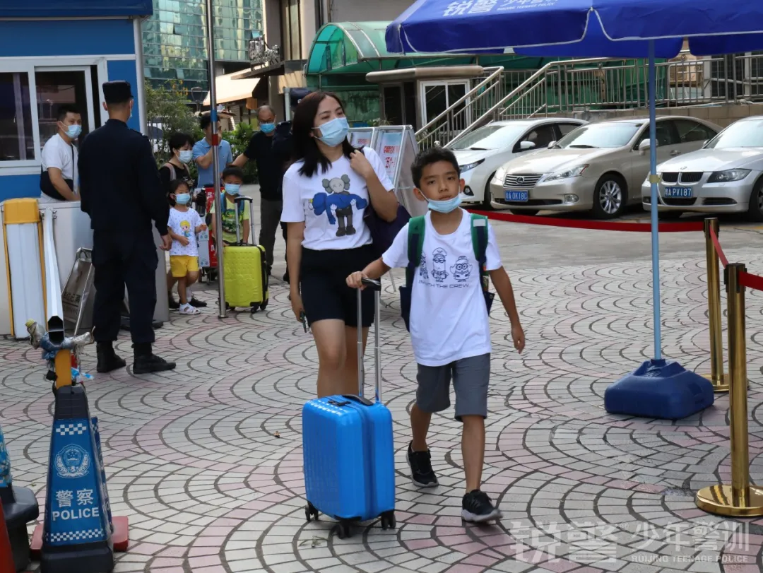 銳警少(shǎo)年(nián)警訓夏令營：揚帆起航，這(zhè)是(shì)一(yī)個(gè)嶄新的(de)開(kāi)始