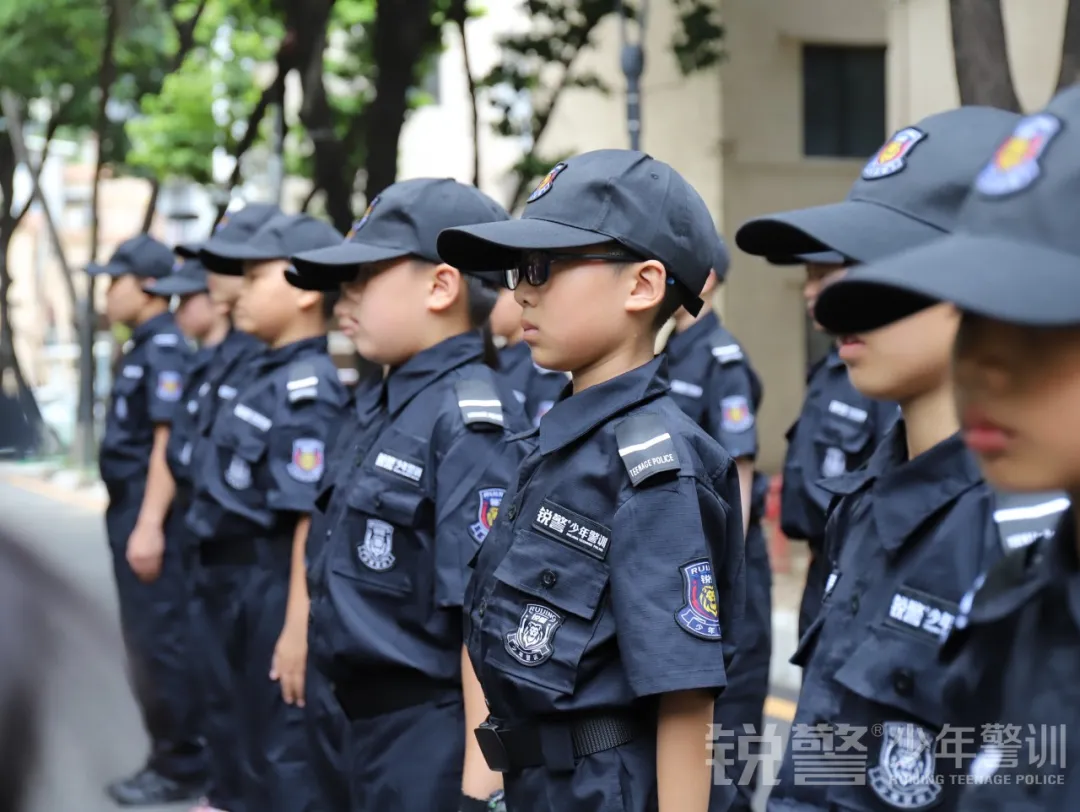 廣東(dōng)警官學院少(shǎo)年(nián)警訓提前營開(kāi)營：逆風(fēng)成長(cháng) 乘風(fēng)破浪