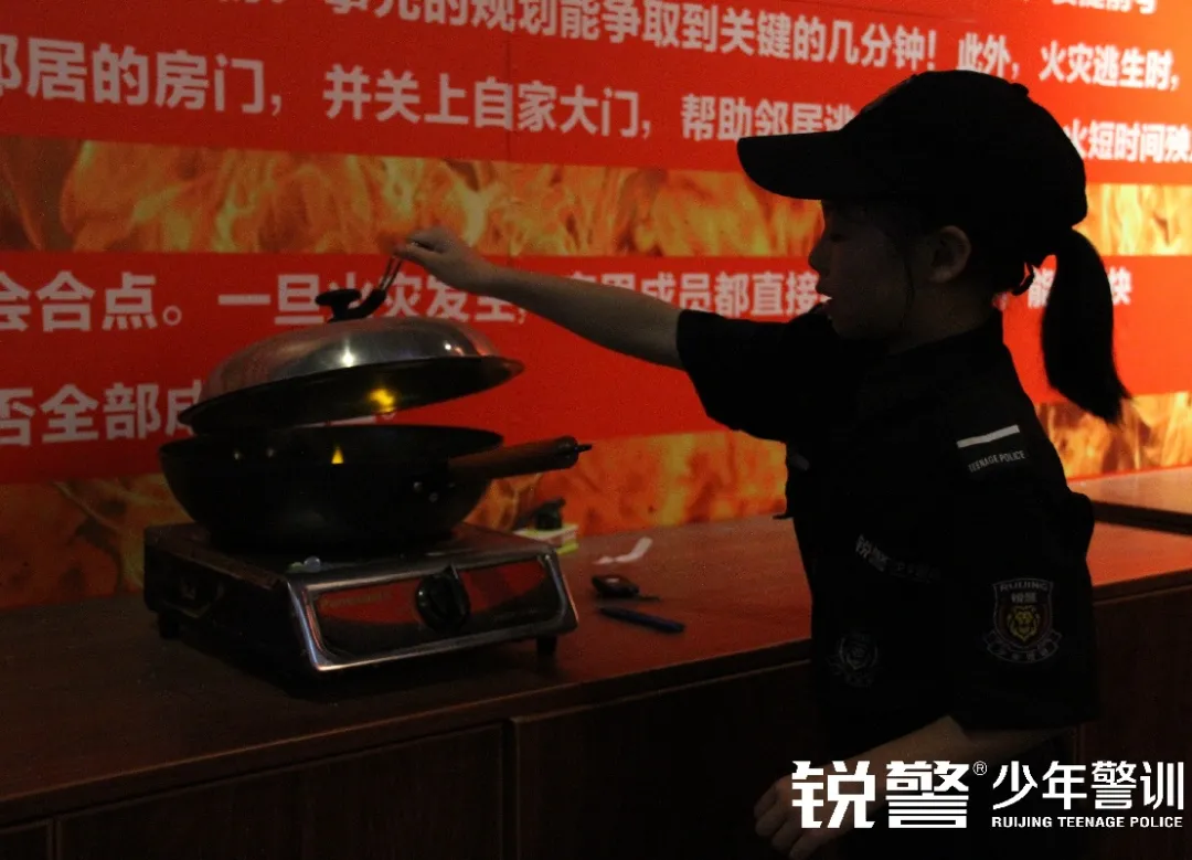 銳警少(shǎo)年(nián)警訓夏令營：雛鷹新飛(fēi)，溫室小(xiǎo)花(huā)蛻變之旅，成長(cháng)的(de)力量