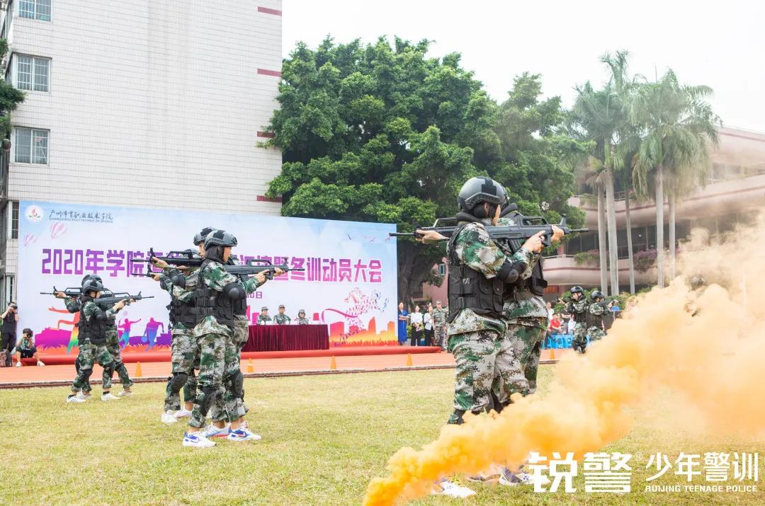 軍事(shì)素質拓展：一(yī)身(shēn)戎裝，乘風(fēng)破浪