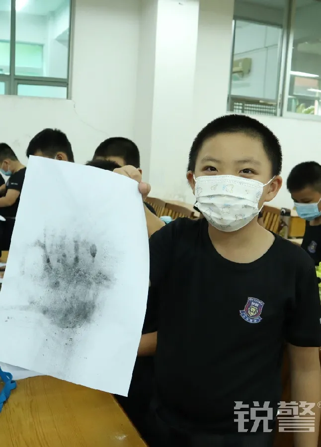 銳警少(shǎo)年(nián)警訓夏令營：雛鷹新飛(fēi)，溫室小(xiǎo)花(huā)蛻變之旅，成長(cháng)的(de)力量