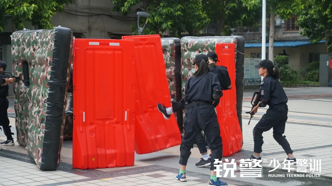 銳警少(shǎo)年(nián)警訓夏令營：成長(cháng)，就(jiù)是(shì)不(bù)斷突破自(zì)己