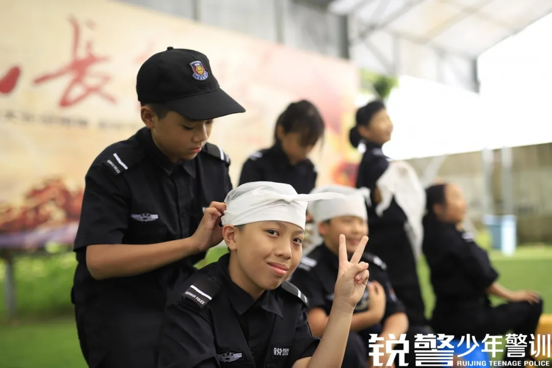 銳警少(shǎo)年(nián)警訓夏令營：雛鷹新飛(fēi)，溫室小(xiǎo)花(huā)蛻變之旅，成長(cháng)的(de)力量