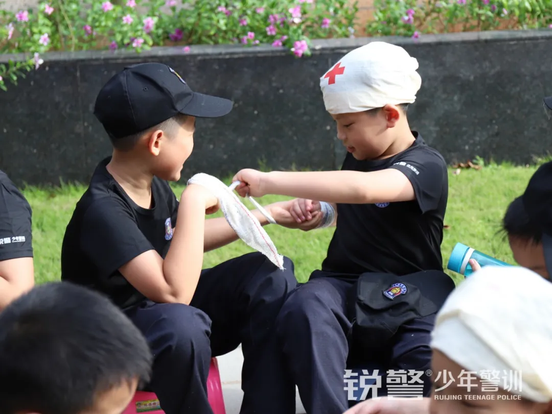 銳警少(shǎo)年(nián)警訓夏令營：雛鷹新飛(fēi)，溫室小(xiǎo)花(huā)蛻變之旅，成長(cháng)的(de)力量