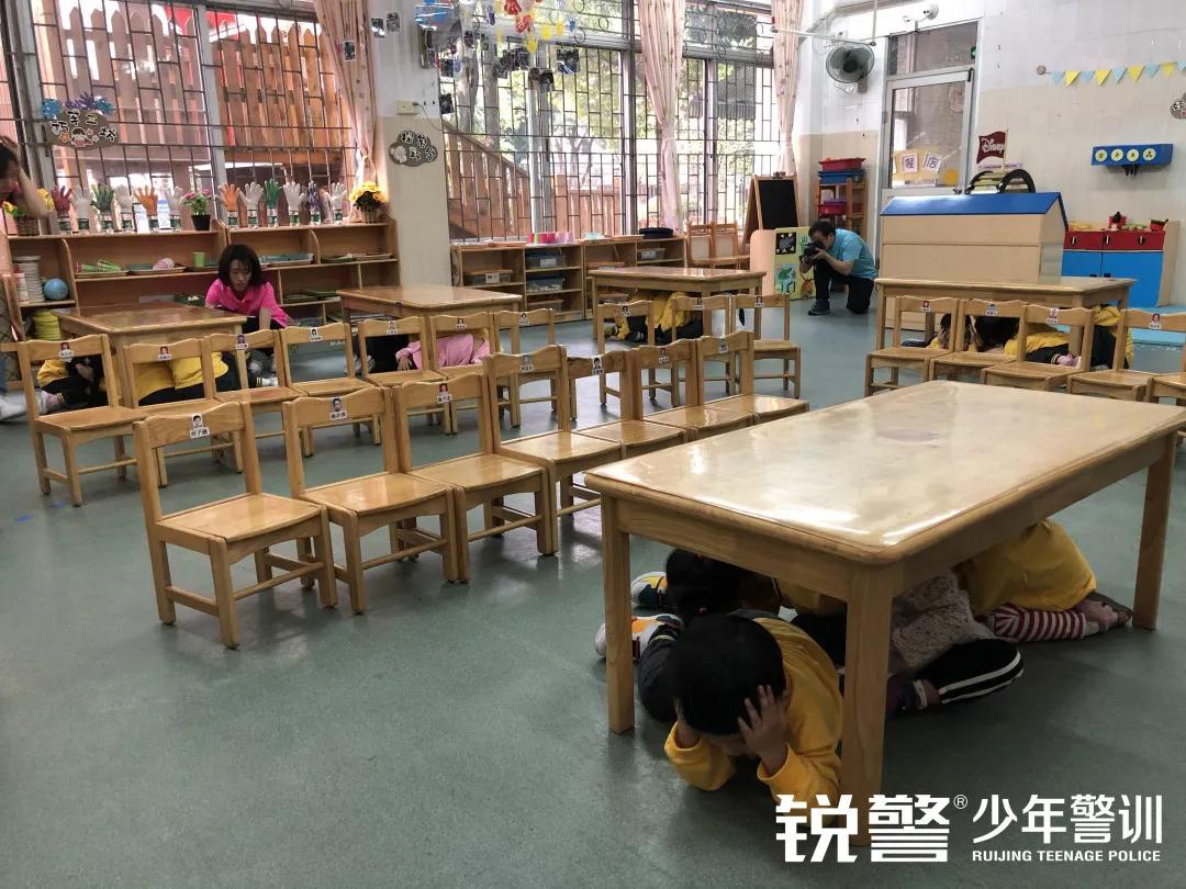 銳警少(shǎo)年(nián)警訓：防患未然 安全呵護——幼師(shī)二幼安全教育活動