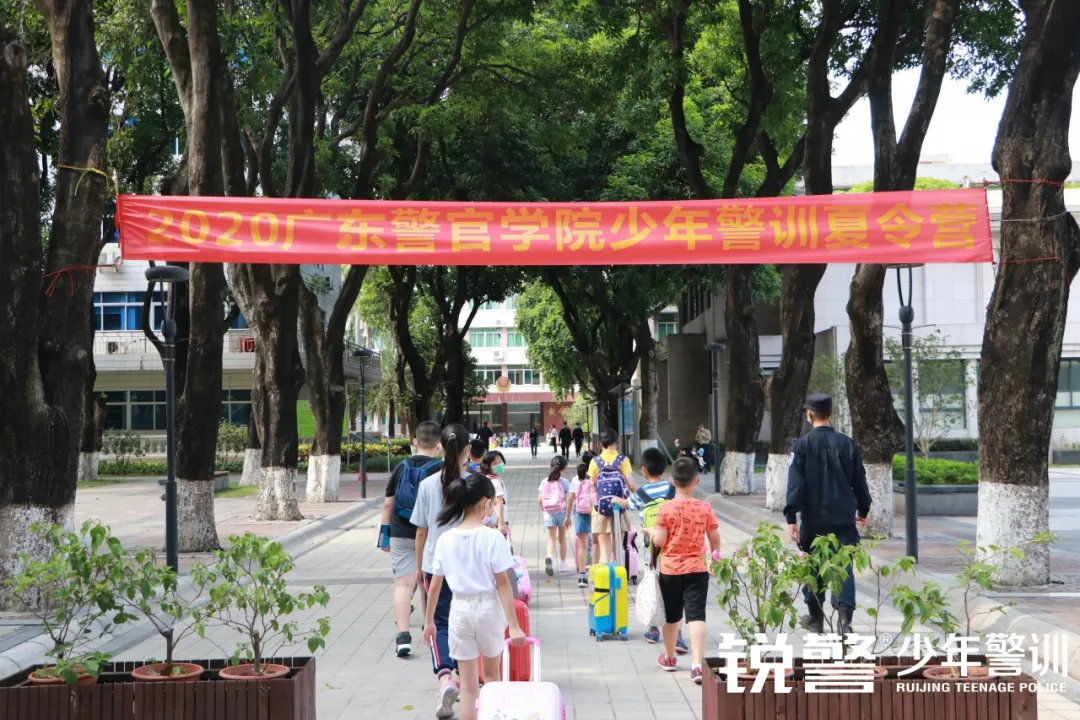 銳警少(shǎo)年(nián)警訓夏令營：揚帆起航，這(zhè)是(shì)一(yī)個(gè)嶄新的(de)開(kāi)始