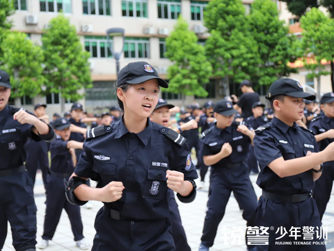 銳警少(shǎo)年(nián)警訓夏令營：成長(cháng)，就(jiù)是(shì)不(bù)斷突破自(zì)己