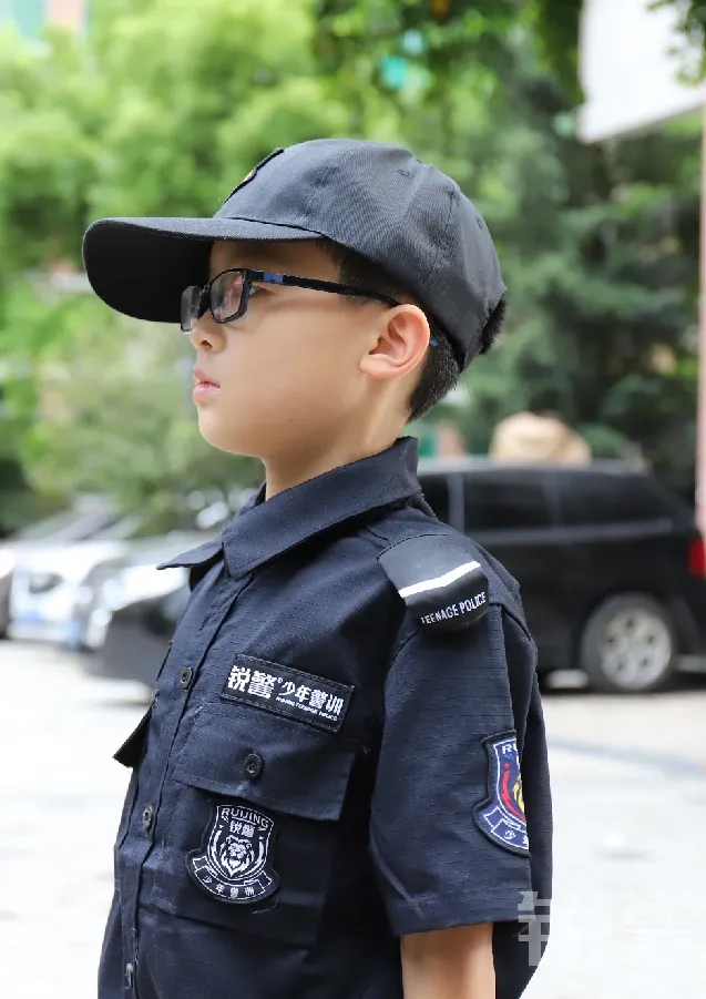 廣東(dōng)警官學院少(shǎo)年(nián)警訓提前營開(kāi)營：逆風(fēng)成長(cháng) 乘風(fēng)破浪