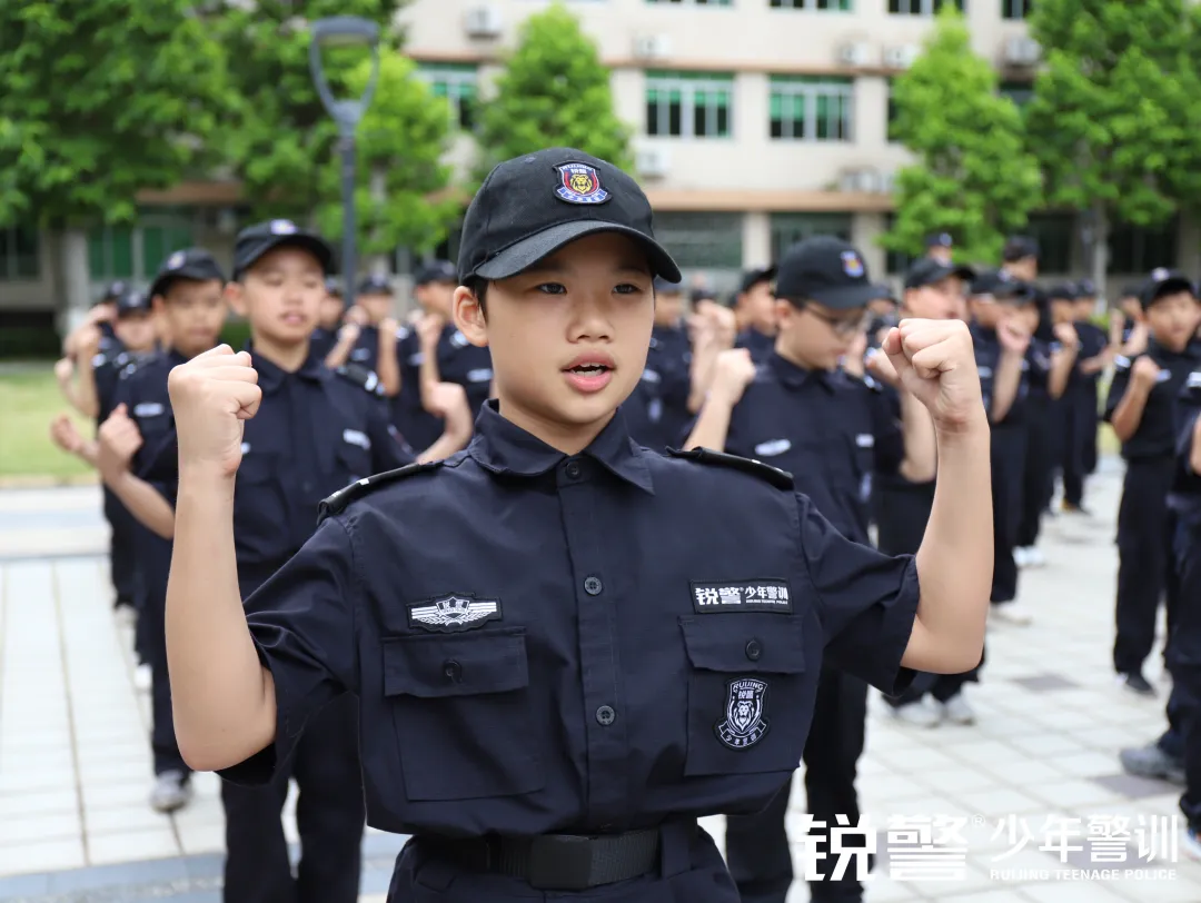 銳警少(shǎo)年(nián)警訓夏令營：成長(cháng)，就(jiù)是(shì)不(bù)斷突破自(zì)己