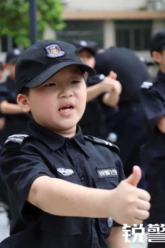 銳警少(shǎo)年(nián)警訓夏令營：成長(cháng)，就(jiù)是(shì)不(bù)斷突破自(zì)己