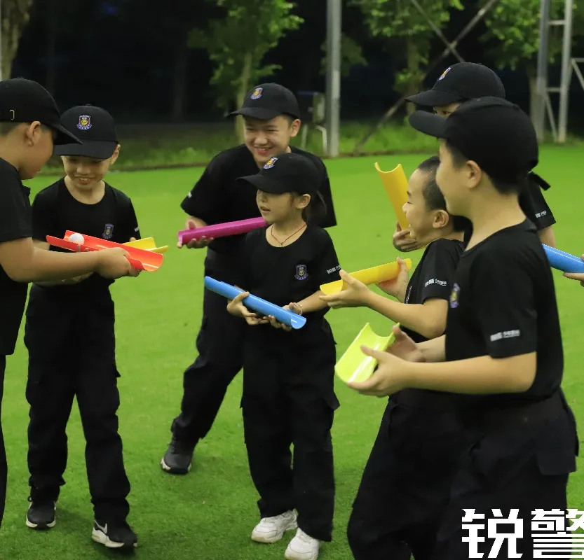 銳警少(shǎo)年(nián)警訓夏令營：雛鷹新飛(fēi)，溫室小(xiǎo)花(huā)蛻變之旅，成長(cháng)的(de)力量