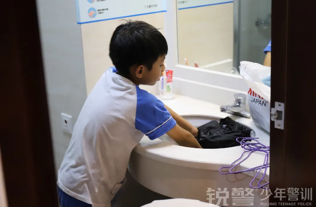 廣東(dōng)警官學院少(shǎo)年(nián)警訓提前營開(kāi)營：逆風(fēng)成長(cháng) 乘風(fēng)破浪