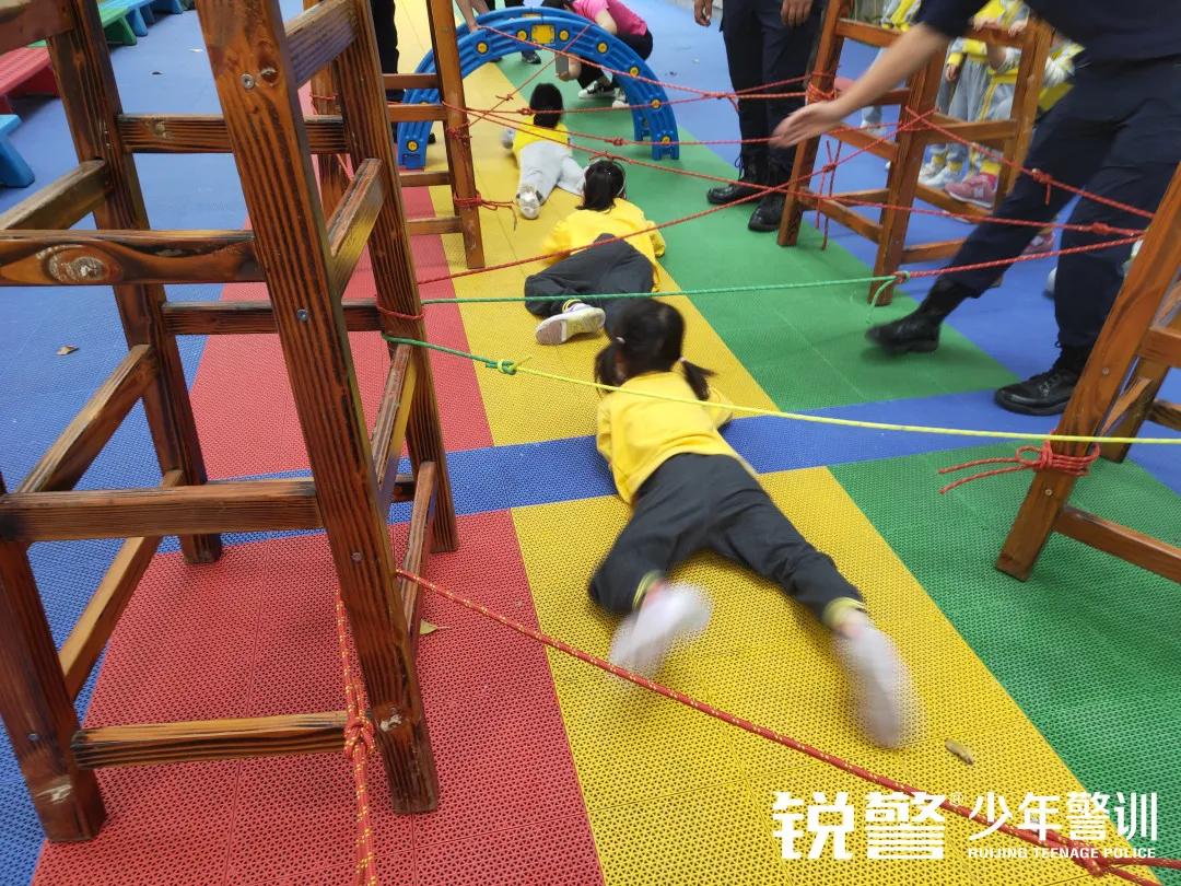 銳警少(shǎo)年(nián)警訓：防患未然 安全呵護——幼師(shī)二幼安全教育活動