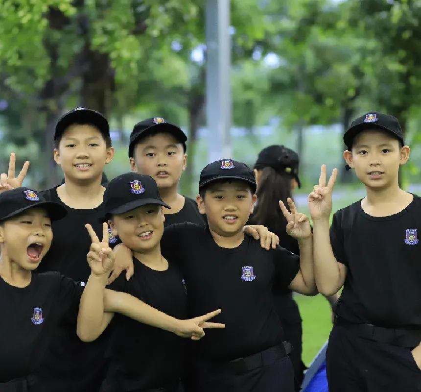 銳警少(shǎo)年(nián)警訓夏令營：雛鷹新飛(fēi)，溫室小(xiǎo)花(huā)蛻變之旅，成長(cháng)的(de)力量